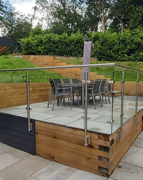 Glass balustrades with stainless steel handrail and posts surrounding patio